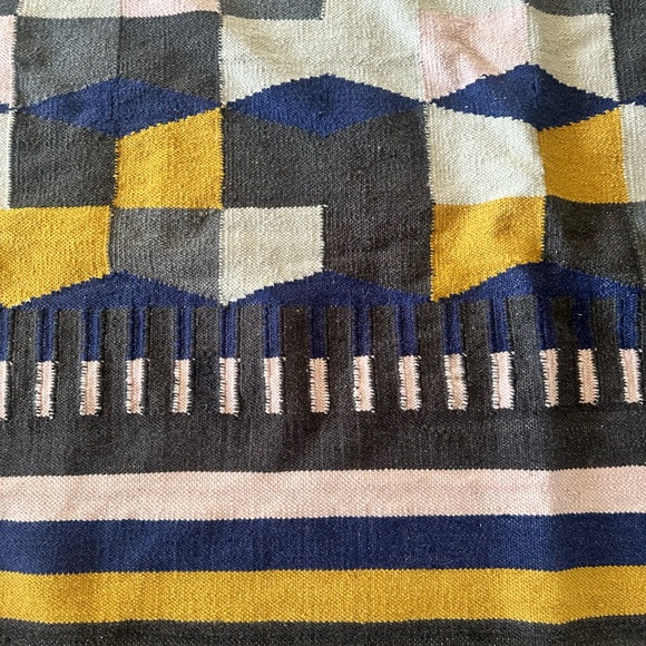 Geometric Pattern Area Rug - Picture 4 of 7